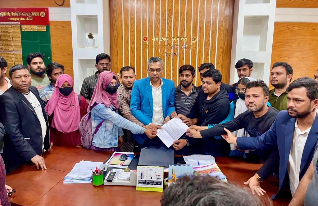 চুয়াডাঙ্গা ও মেহেরপুরে ছাত্রদলের ‘মার্চ ফর জাস্টিস’ ও স্মারকলিপি পেশ