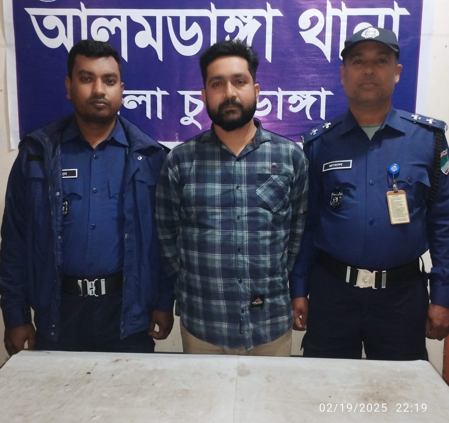 আলমডাঙ্গায় অপারেশন ডেভিল হান্টে স্বেচ্ছাসেবক লীগ নেতা গ্রেপ্তার