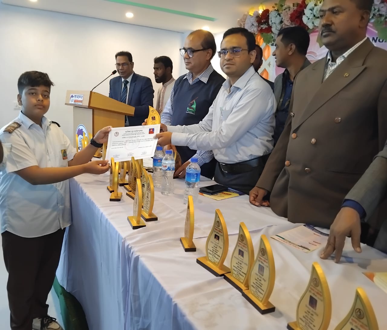 আলমডাঙ্গায় আফিয়া নূর ফাউন্ডেশনের বৃত্তি প্রদান