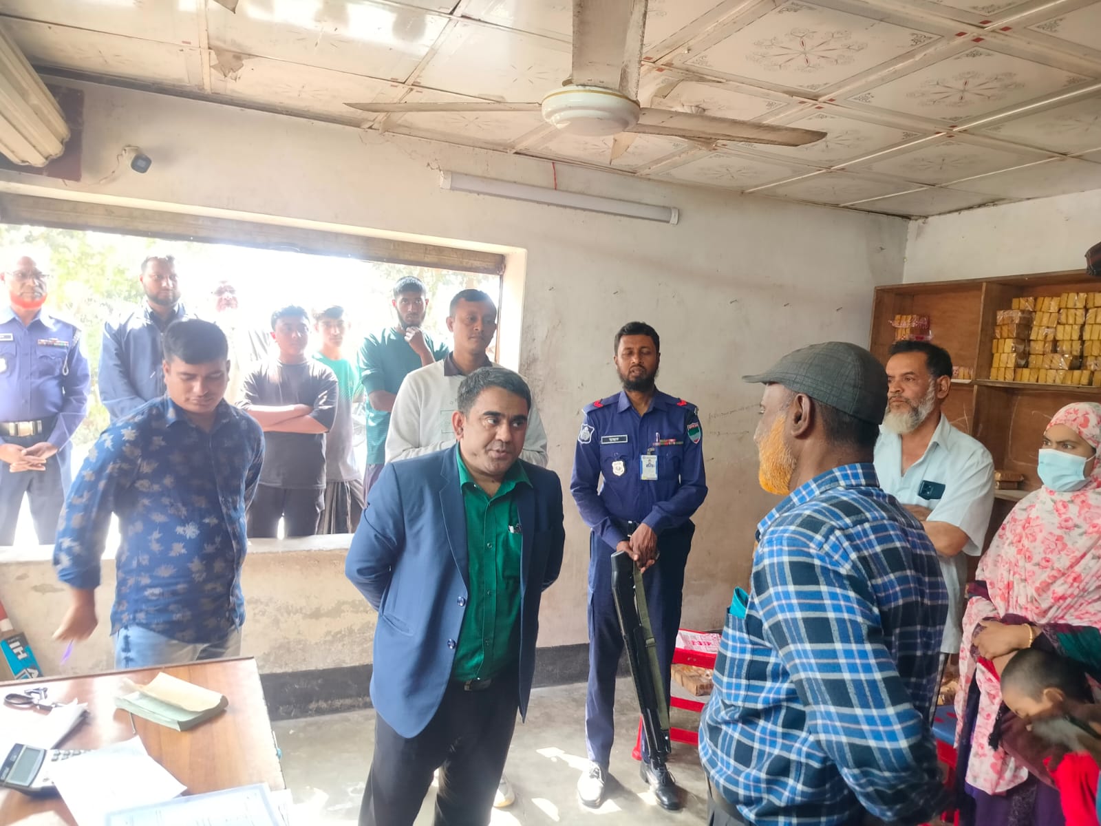 জীবননগরে অস্বাস্থ্যকর পরিবেশে খাদ্য তৈরি ও লাইসেন্স না থাকায়