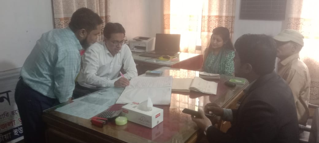 আন্দুলবাড়ীয়া ইউনিয়ন ভূমি অফিস পরিদর্শন করলেন অতিরিক্ত জেলা প্রশাসক