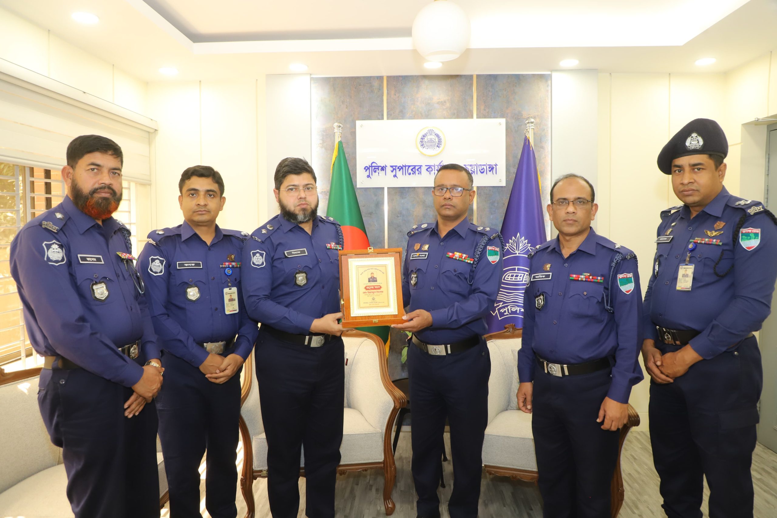 চুয়াডাঙ্গার অতিরিক্ত পুলিশ সুপার রিয়াজুলের বিদায় সংবর্ধনা