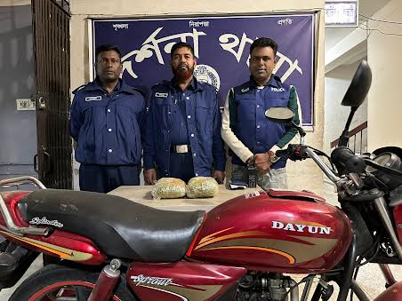 দর্শনায় পুলিশের অভিযানে মাদকসহ তিনজন গ্রেপ্তার