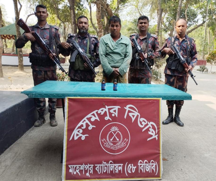 মহেশপুরে সীমান্তে মাদক উদ্ধার, মানবপাচারকারী গ্রেপ্তার