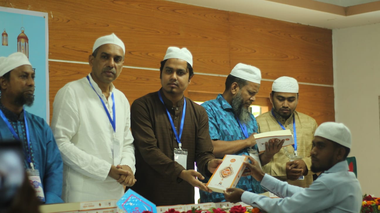 চুয়াডাঙ্গায় ছাত্রশিবিরের উদ্যোগে ৩০০ জন ছাত্রের মাঝে অর্থসহ কুরআন বিতরণ