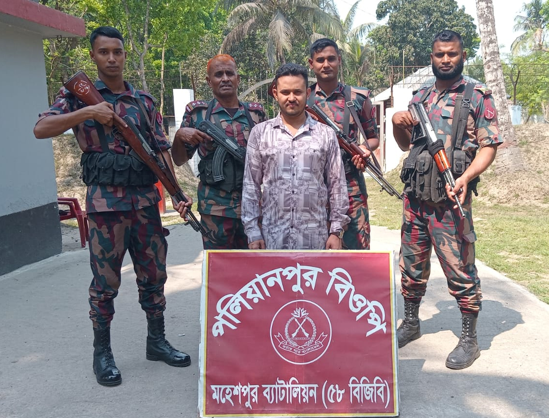 অবৈধভাবে ভারতে যাওয়ার সময় ৮ বাংলাদেশি আটক