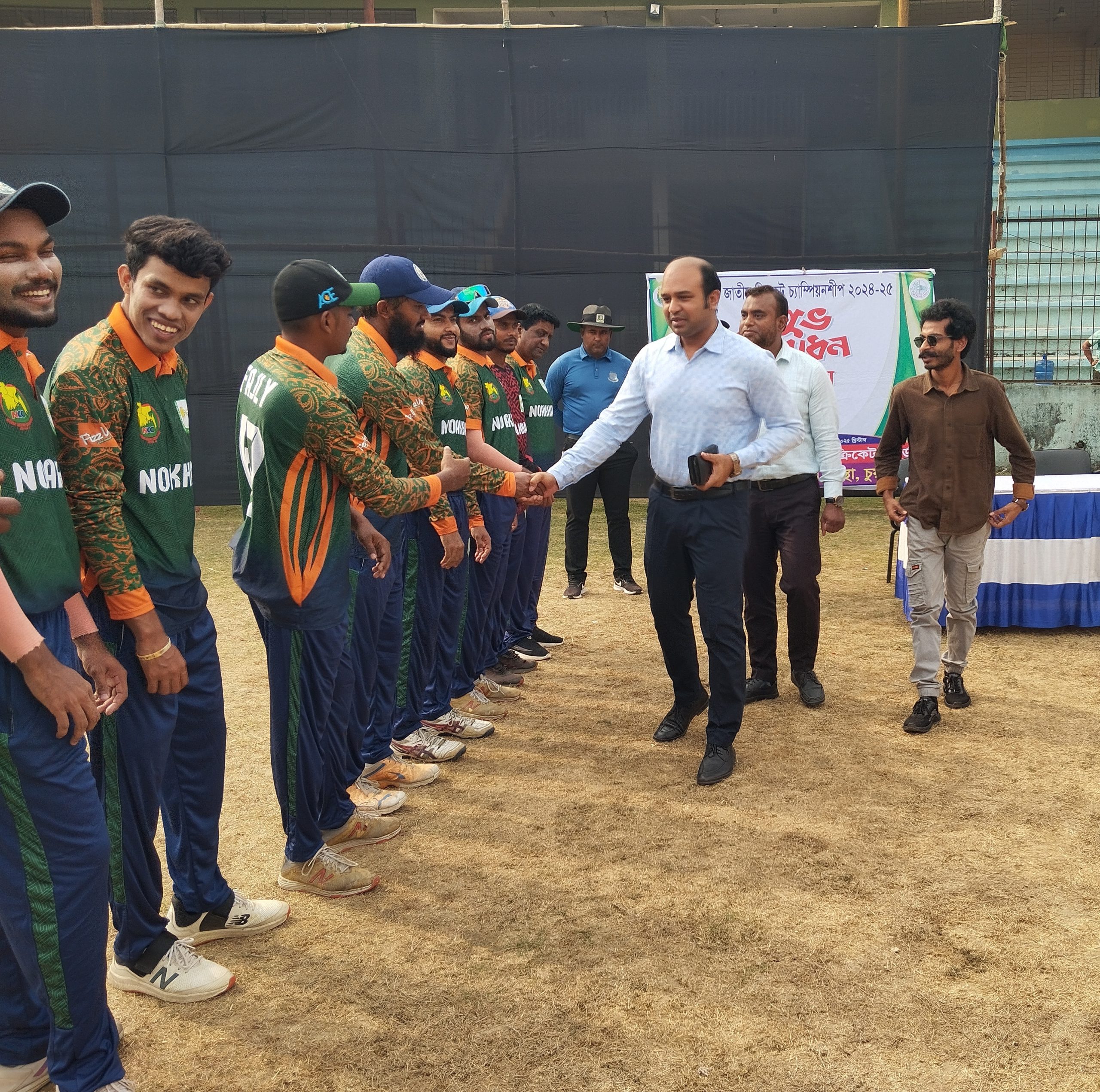 চুয়াডাঙ্গায় জাতীয় ক্রিকেট চ্যাম্পিয়নশিপের উদ্বোধনকালে অতিরিক্ত জেলা ম্যাজিস্ট্রেট নয়ন কুমার