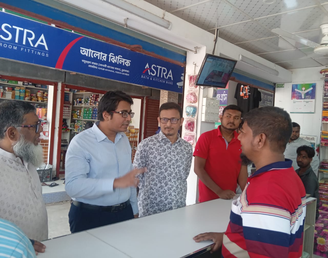 দামুড়হুদা বাজার পরিদর্শনে জেলা প্রশাসনের বাজার মনিটরিং সেল টিম