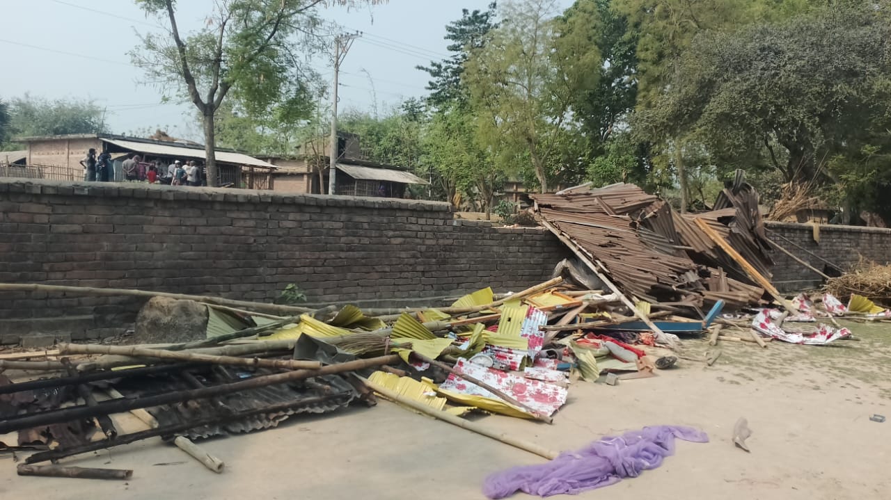 কার্পাসডাঙ্গায় জোরপূর্বক ঘরবাড়ি ভাঙচুর ও লুটপাটের অভিযোগ