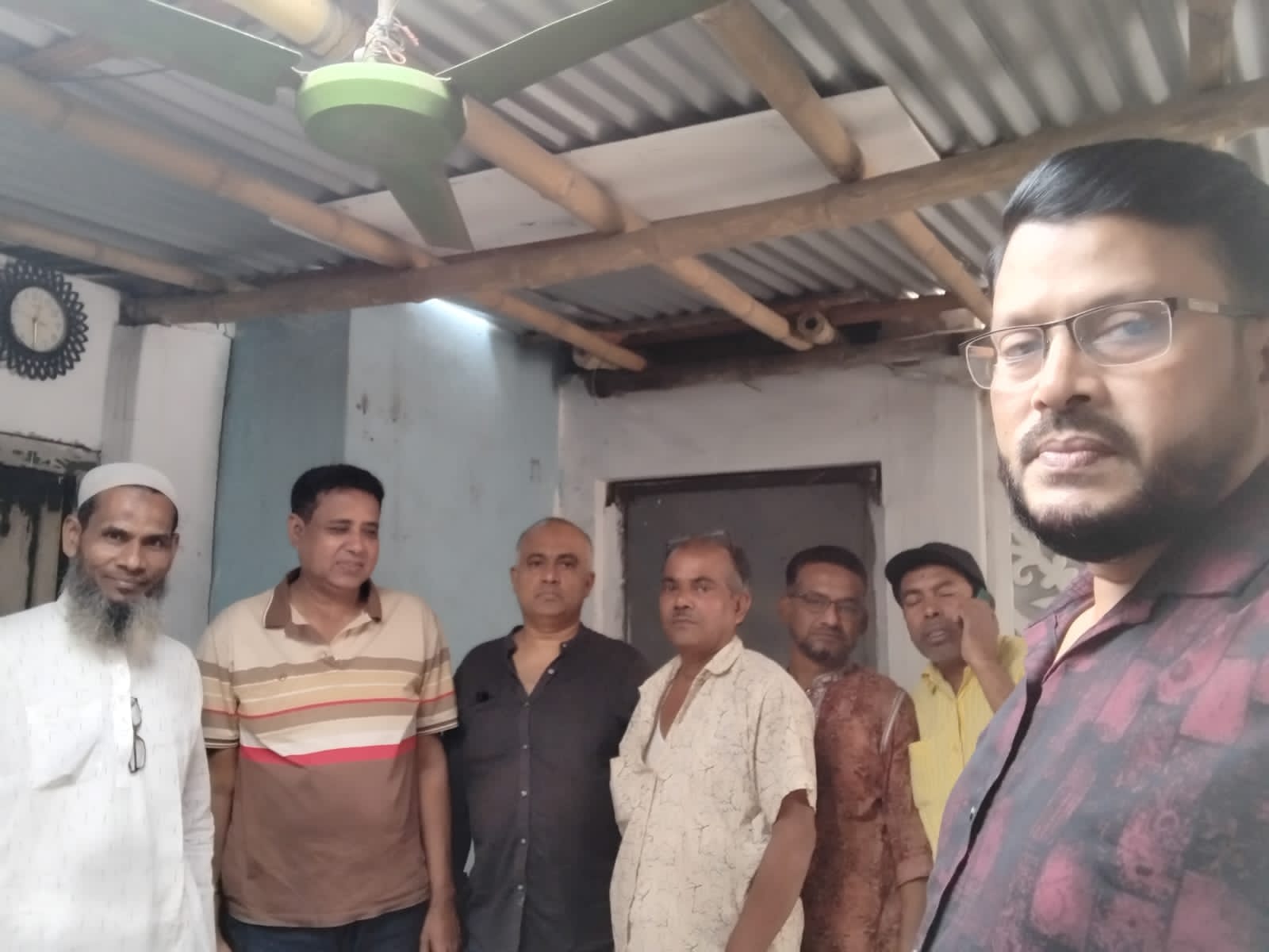 আলমডাঙ্গায় এসএসসি ৮৯ ব্যাচের উদ্যোগে আর্থিক সহায়তা প্রদান