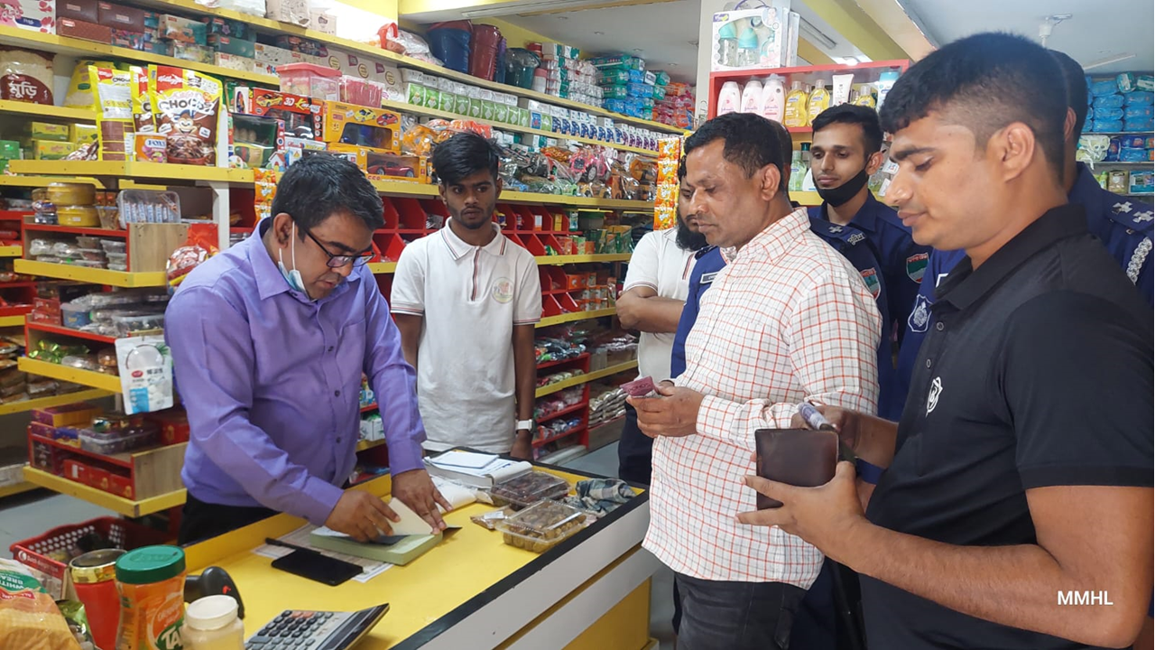 চুয়াডাঙ্গায় অতিরিক্ত দামে পণ্য বিক্রিসহ বিভিন্ন অভিযোগে