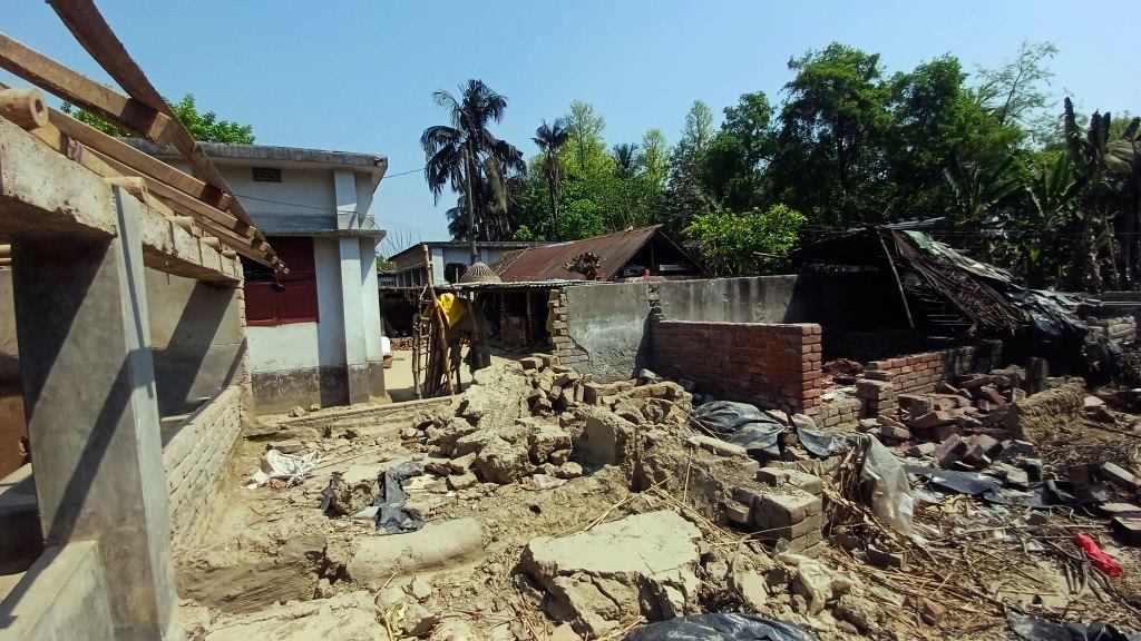 হরিণাকুণ্ডুর এই গ্রাম যেন যুদ্ধবিধ্বস্ত গাজা!