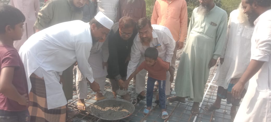 আন্দুলবাড়ীয়া মহিলা কওমি মাদরাসার ছাদ ঢালাইয়ের উদ্বোধন
