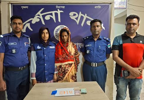 দর্শনার আকন্দবাড়িয়ায় নারী মাদক ব্যবসায়ী জোহুরা গ্রেপ্তার
