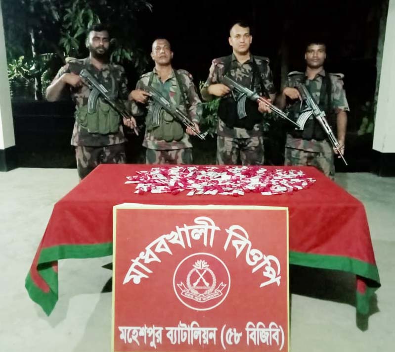 জীবননগর ও মহেশপুর সীমান্তে মাদক ও কসমেটিক্স উদ্ধার