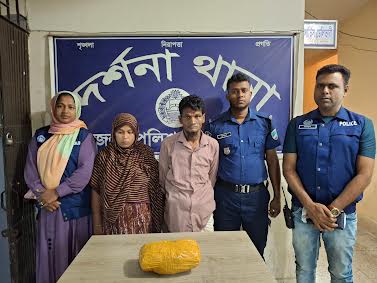 দর্শনার শান্তিপাড়ায় নারী মাদক ব্যবসায়ীসহ গ্রেপ্তার ২