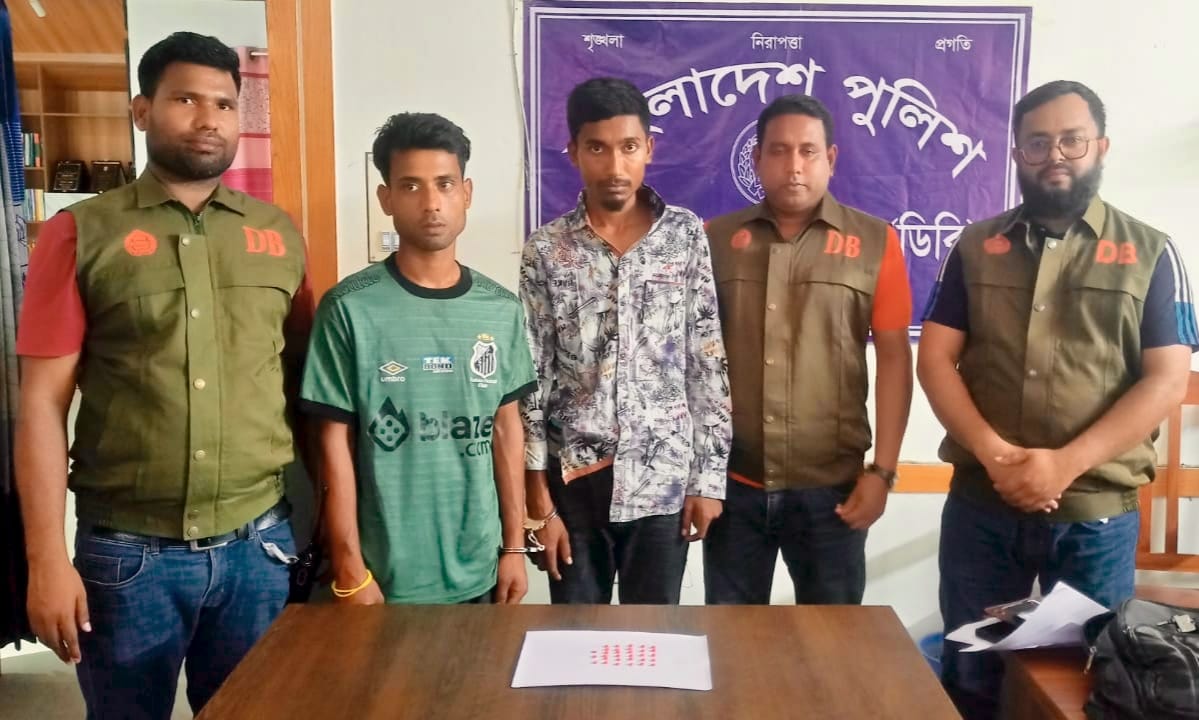 চুয়াডাঙ্গায় ৩০ পিস ইয়াবাসহ দুই যুবক আটক