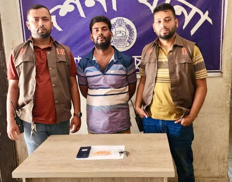 দর্শনায় ডিবির অভিযানে ১০০ পিস ইয়াবাসহ একজন আটক