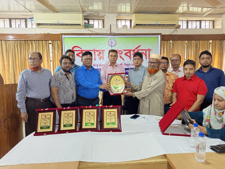 মেহেরপুর পল্লী বিদ্যুৎ সমিতির ৭ কর্মকর্তা-কর্মচারীর বিদায়